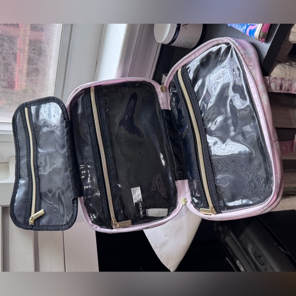 ๐ Stunning Innovative Yumi Kim Make Up Case or Travel Case ๐ - Picture 4 of 16